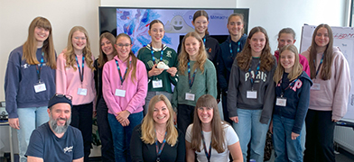 Schoolgirls Immerse Themselves in The World of Cell Research Without Any Clichés: Girls Day at ibidi GmbH