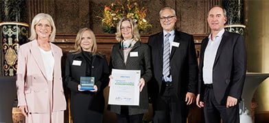 Double Excellence: ibidi Recognized for Outstanding Business Success and Family Friendliness