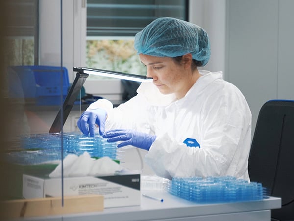 Customized OEM labware technologies for microscopy and cell-based assays